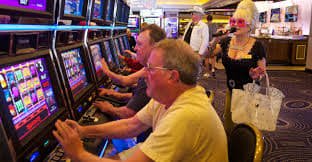 Antarmuka okto88 slot menampilkan pilihan pembayaran DANA, OVO, GoPay, dan QRIS